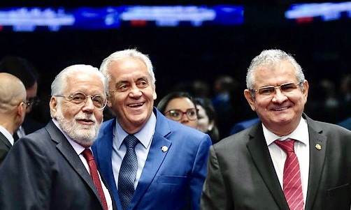 Trio baiano não está nem aí para o que pode superar a crise de representatividade política no país Trio baiano não está nem aí para o que pode superar a crise de representatividade política no país