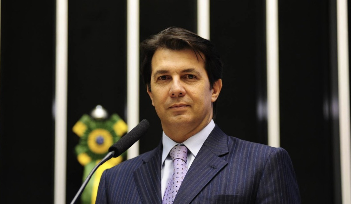 Deputado federal fez questão de acompanhar a totalização dos votos em Guanambi, onde comemorou a vitória ontem à noite