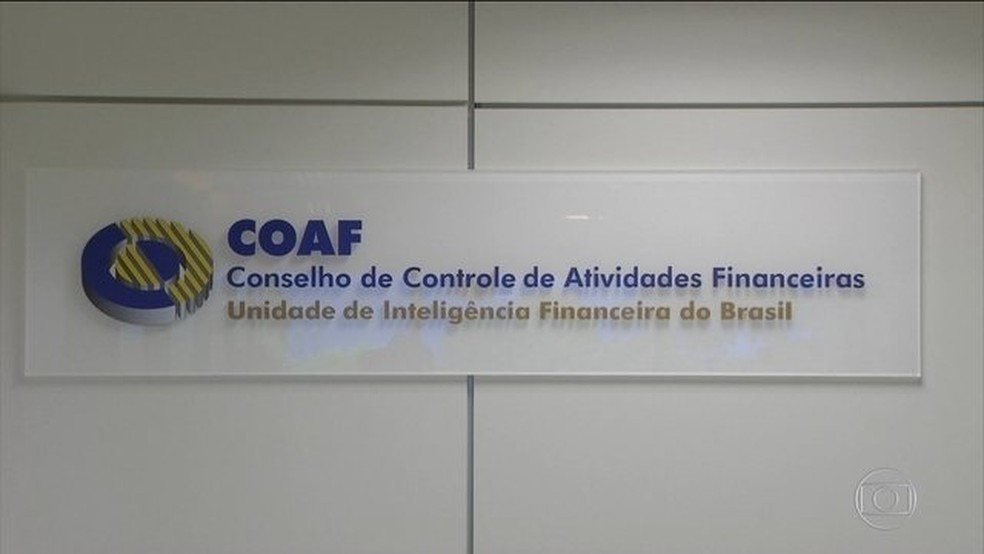 Coaf tenta barrar investigação da PF sobre atuação do órgão no caso das rachadinhas de Flávio Coaf tenta barrar investigação da PF sobre atuação do órgão no caso das rachadinhas de Flávio